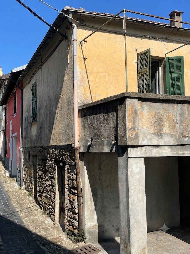 Villa Guardia (Pontedassio) – Autentica casa ligure con terrazzo e cantina in pietra