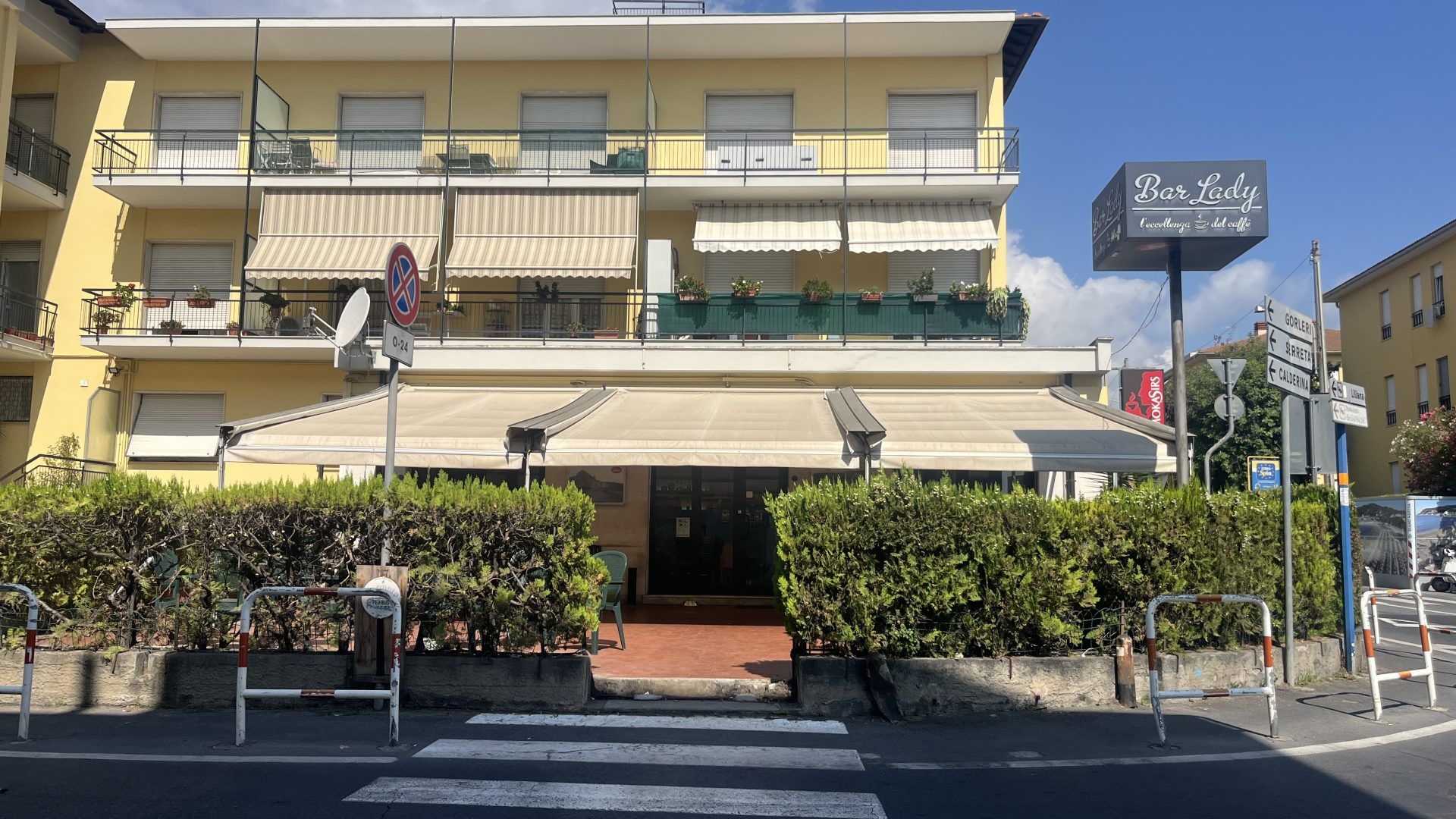 Diano Marina – Alle Quattro Strade, un bar che aspetta una nuova storia